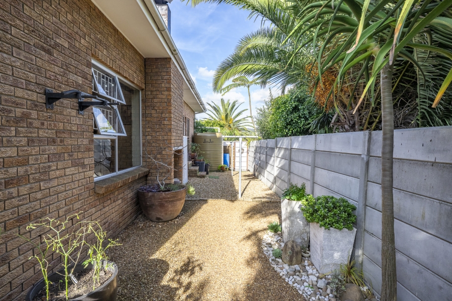 5 Bedroom Property for Sale in Protea Heights Western Cape